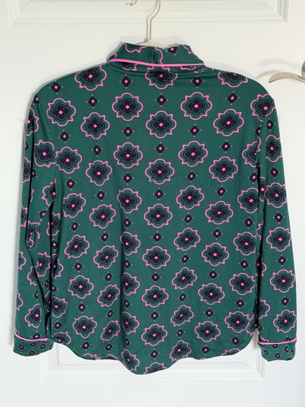 Room Service Green Pink Printed Pajama Set Women’s Small
- 54672 - Picture 7 of 16